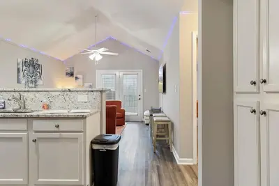 Image de TigerTown Tranquility  Lakeview Condo near Campus