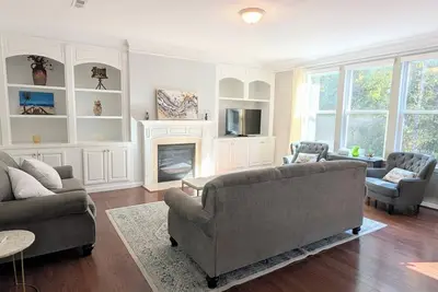 Image de 4-bedroom house in charming Durham