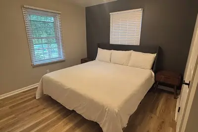 Image de 2 Bedroom Home near South End