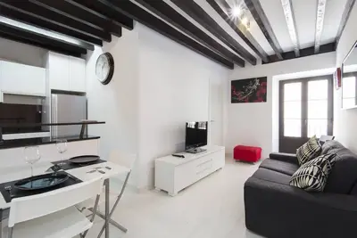 Image de Black&White Apartment minimum stay 30 days by Prio