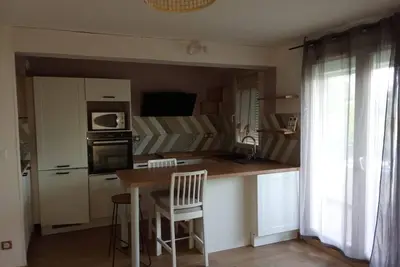 Image de Appartement lumineux avec piscine et tennis