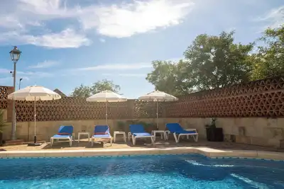 Image de Spacious studio with kitchen in a villa with heated pool