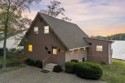 Image de Lakefront Cottage with Stunning Sunset Views at Indian Lake!