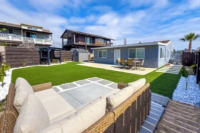 Image de OceanSide, Ca Retreat, 5 Min Drive to Beach & Pier, King Bed, A/C, Big Backyard