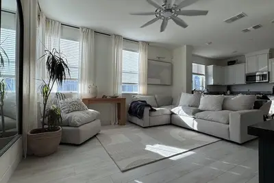 Image de Modern Retreat and Comfort with Two Master Suites, Gym and Full Kitchen
