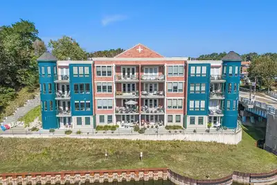 2 Bedroom Downtown Manistee Condo