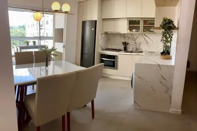 Image de Lindo apt Itapema com vista do oceano. Três quartos, churrasqueira e piscina