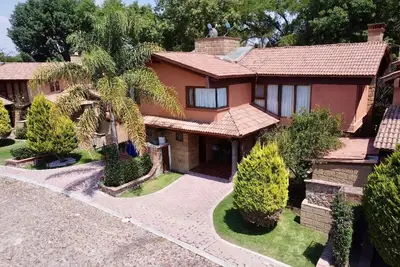 Image de Spacious and cozy Spanish-style house, near to vineyards, and colonial downtown