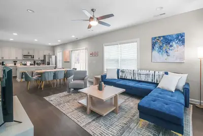Image de Spacious Family + Group Getaway - Fast Wi-Fi, Close to Clt Airport & Uptown