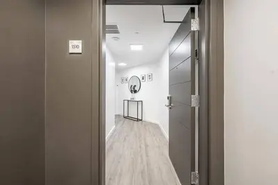 Image de Spacious Connecting Studios | Sleeps 4 | 2 Parking Spots