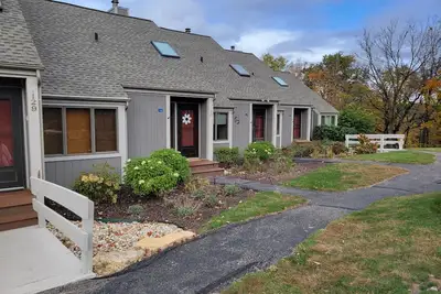 Image de New Listing: 2 Bedroom +Loft, 2 bath townhouse in The Galena Territory