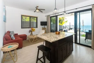 Image de Seahorse #1, beachfront gem in West End