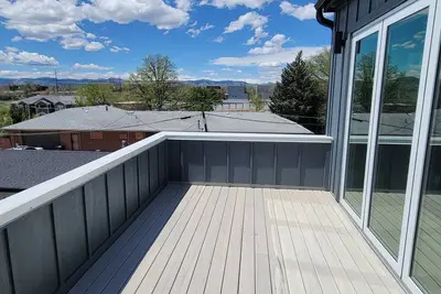 Image de Furnished 3br Townhome with Mountain View and Minutes from Downtown & Stadiums