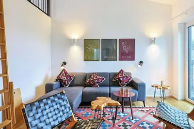 Image de Belle maison de vacances privée pour 8 personnes avec piscine, bain à remous, Wifi, Tv et terrasse