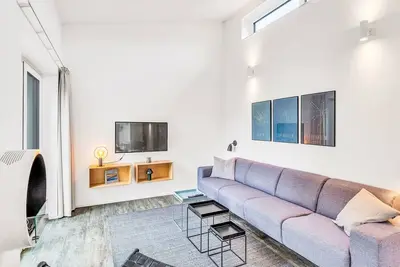 Image de Merveilleuse maison de vacances privée avec piscine, bain à remous, Wifi, Tv et terrasse