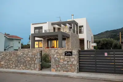 Image de A truly classy beachfront villa with a modern style and a perfect location