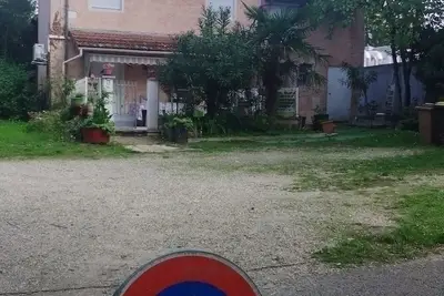 Image de L ' Arlequin. Proche Tram et Métro, calme, terrasse, lit bébé