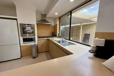 Image de 2 Old-Style Homey Family Charm • 4br Pet Friendly!