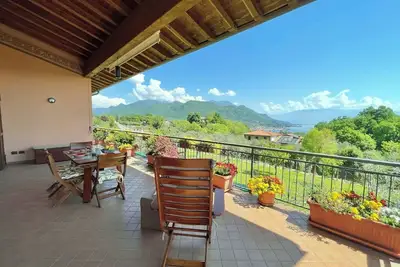 Image de D1mora Fiorita - Villa with lake view and garden