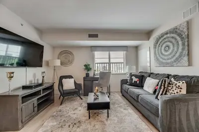 Penthouse 3bd   Telcom corr. Richardson (Rd402)