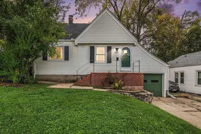 Image de Omaha Escape Central Getaway with Private Sauna!