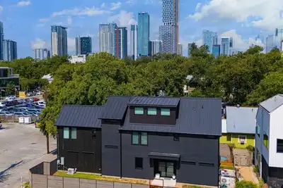 Image de Walk to Downtown! Sleeps 16! MiniPutt  + GameRoom!