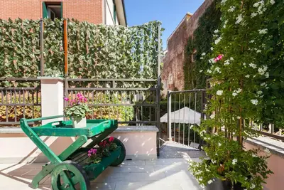 Image de Triplex townhome with Ac in Milano