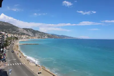 Image de Grand appartement avec vue panoramique sur la mer à Menton