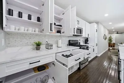 Image de Modern 3 bedroom House Sleeps 6 Free Parking