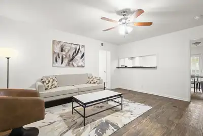 Image de Modern 2br Gem - King Beds - 1g Wi-Fi - Crestview