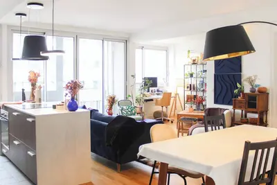 Image de Escapade parisienne lumineuse près de la Seine