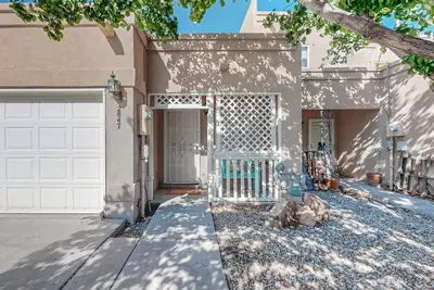 Image de 3-Bedroom Townhome Centrally Located off I-40