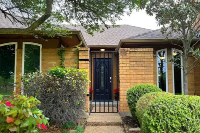 Pet-friendly 4-bedroom + Pool