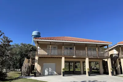 Image de New Homosassa Haven – 3br Modern Comfort with access to the Homosassa River