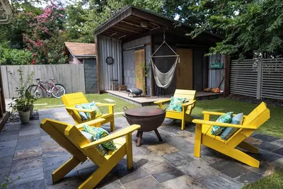 Image de Stylish 3 Br Home on Beltline w/ private office & fenced private courtyard