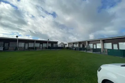 Image de Cozy vacation home 15 minutes from the beach