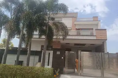 Image de Peaceful & Spacious 5bhk Villa with Balcony & Parking