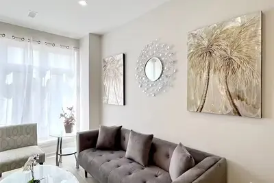 Image de Chic 4-Bedroom Executive Home with Luxury Finishes