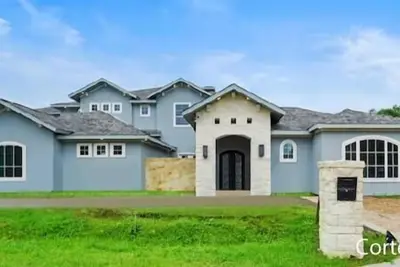 Image de Gorgeous 7200 sq ft  estate with Ac in vibrant Houston Galleria Area