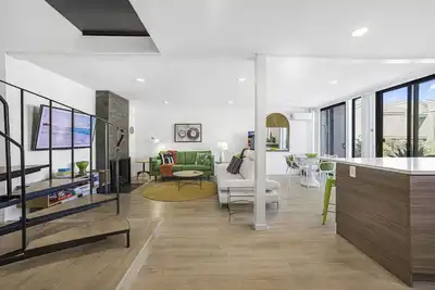 Image de Green Flash, Bluff-side\n Townhouse steps to beach