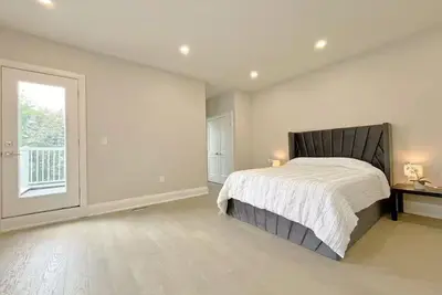 Image de Chic 4-Bedroom Executive Home with Luxury Finishes