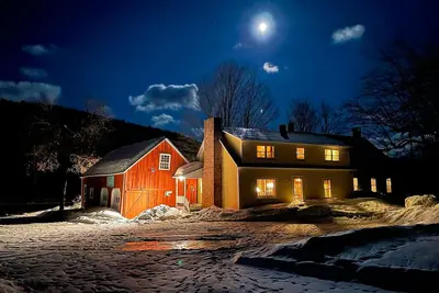 Image de Historic ski getaway near Okemo with sledding hill- where memories are made