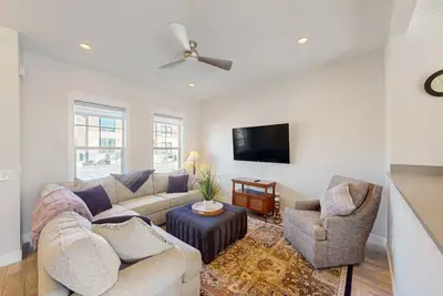 Image de Cozy Townhouse with Playground & Dog-Friendly