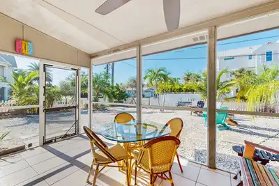 Image de Dog friendly home with lanai, internet, and perfect location