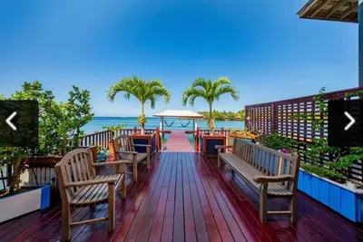 Image de Relax in Paradise – Oceanfront Casa Delfín, Sandy Bay Roatán 3 bedroom 3. 5 bath