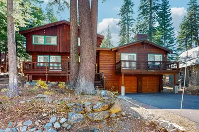Image de Family-Friendly Mountain Home with Decks, Views, Fireplaces, Walk to Beach