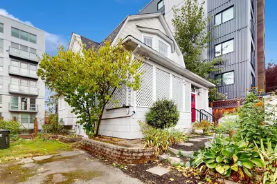 Image de Charming Seattle home with sSpace Needle views and modern amenities