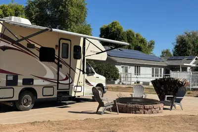 Image de Cozy Rv stay on a South Gilbert Mini Farm
