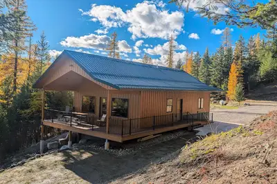 Image de Newly built cabin, unparalleled views of forest, close to ski, hiking and lake
