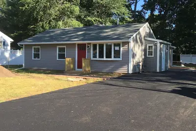 Image de Welcoming 1500 square foot 3-bedroom house completely remodeled in Southington